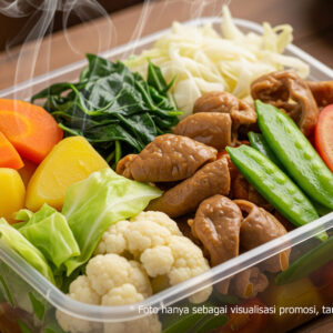 Sayuran segar dan daging goreng